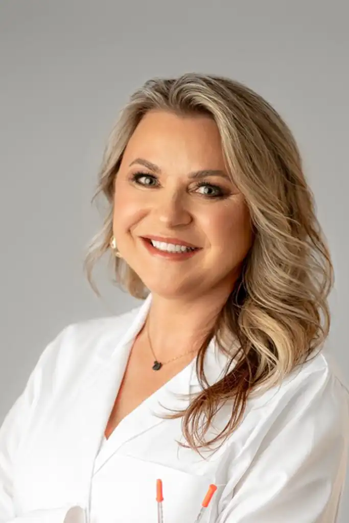 Ava Packiewicz, RN and aesthetic nurse injector at Catara Med Spa in Algonquin, IL